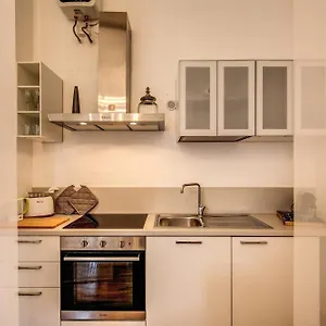 Elegant Behind The Colosseum Apartamento Roma